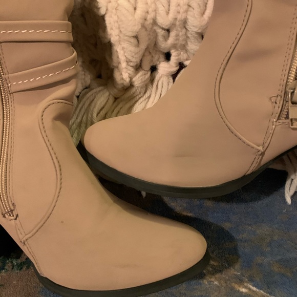 Detailed Rocking Boots - Picture 8 of 8